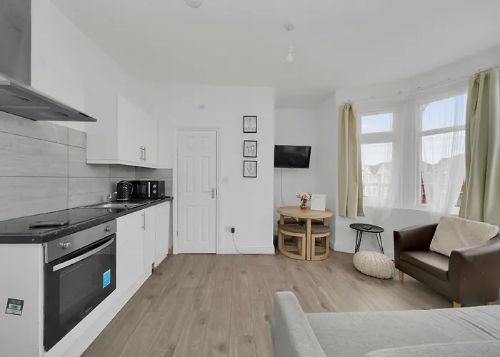 Startlet Stays Apartments - On Elizabeth Line With Free Parking