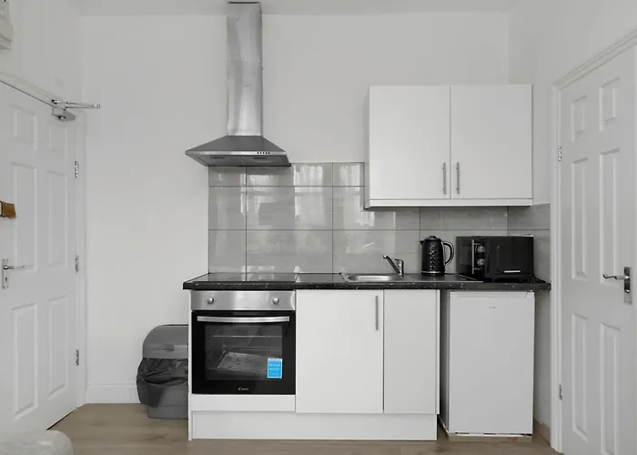 Startlet Stays Apartments - On Elizabeth Line With Free Parking