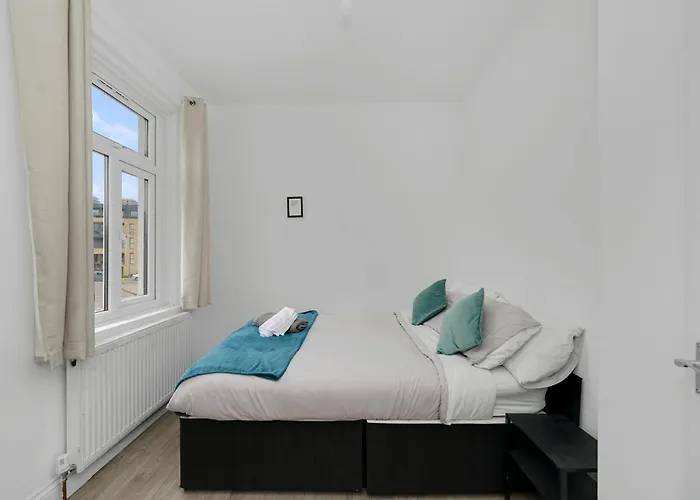 Startlet Stays Apartments - On Elizabeth Line With Free Parking